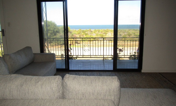 Tiddy Widdy Beach House | Memories by the Sea - Prime Esplanade with Ocean Views