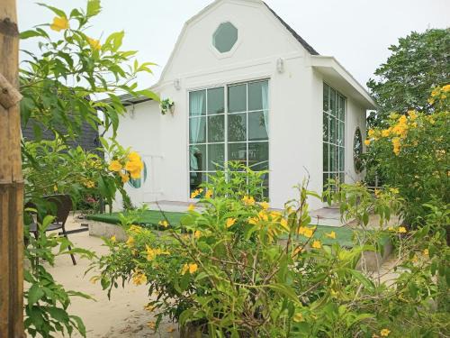 Cha-am Apartment | Cozy Cottage Just 800m from Bang Kao Beach with Hot Tub