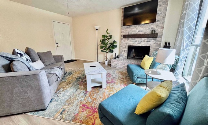 Raintree House | Memphis 8 - 2BR/1.5BA - South Lubbock