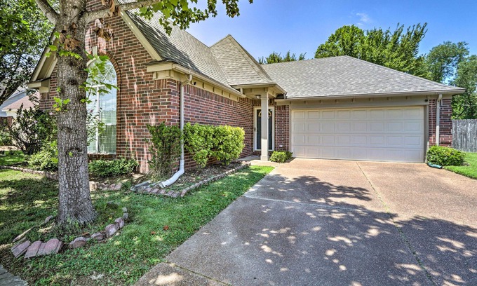 Lakes of Forest Hill House | Spacious Memphis House with Yard Near Beale Street!