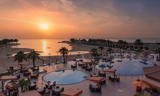 Dhahran Hotel | Mena Holiday Beach Resort Half Moon Bay