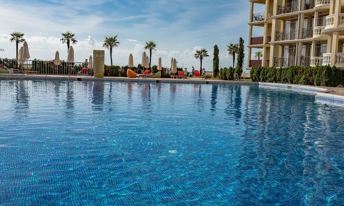Elenite Apartment | MENADA * ANDALUSIA * Oceanfront Apartment with Pool Access