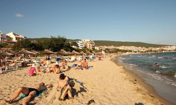 Sveti Vlas Hotel | Relax at Menada Belle View Apartments with Pool & Breakfast