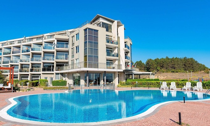 Dyuni Apartment | Family Studio at South Pearl with Pool and Ocean View