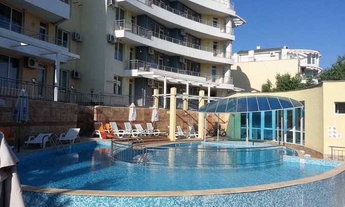 Kosharitsa Apartment | Relax at Menada Sunset II Kosharitsa with Pool & Breakfast