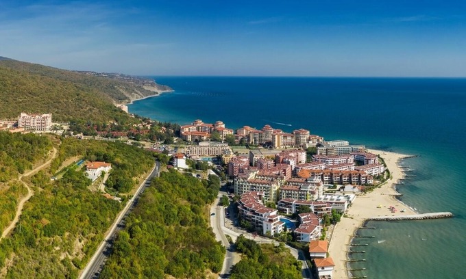 Elenite Apartment | Family Studio at MENADA Villa Astoria with Ocean View