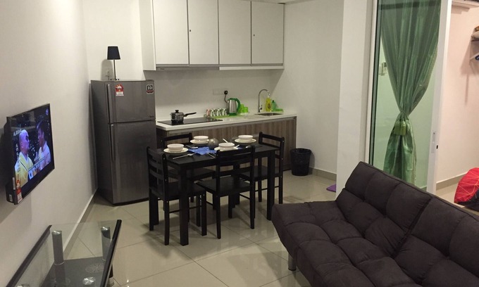 Kampung Kuchai Apartment | Top-Rated Menara Majestic Ipoh with Pool & Kitchen Access