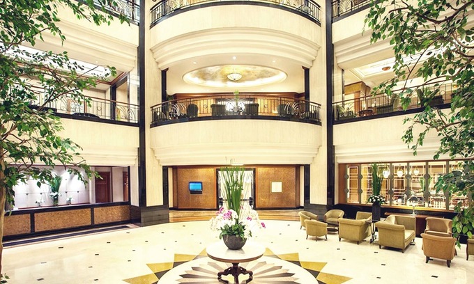 Palmerah Hotel | Discover Menara Peninsula Hotel Jakarta: Family-Friendly Retreat