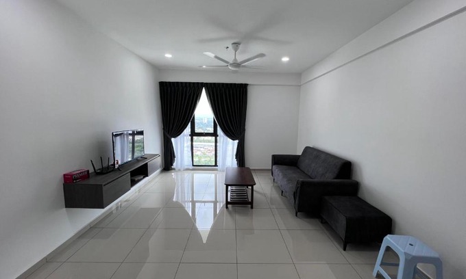 Central Seberang Perai House | Top Rated Menara Sentral: Pool & Family-Friendly Retreat