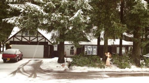 Mendenhaven House | Inviting Mendenhall Private Room with Breakfast Included