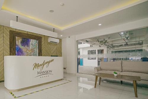 Tendean House | Family-Friendly Mendjangan Mansion with Kitchen Amenities