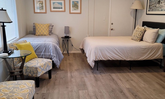 Mendocino Apartment | Cozy Mendocino Garden Studio #5 with Full Kitchen & Breakfast
