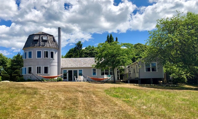 Chilmark House | Visit Menemsha Pond Cottage: Oceanfront Retreat Awaits!