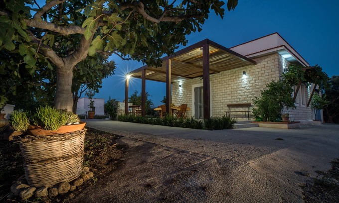 Menfi House | Menfi (AG) 1 km from the sea surrounded by olive trees.