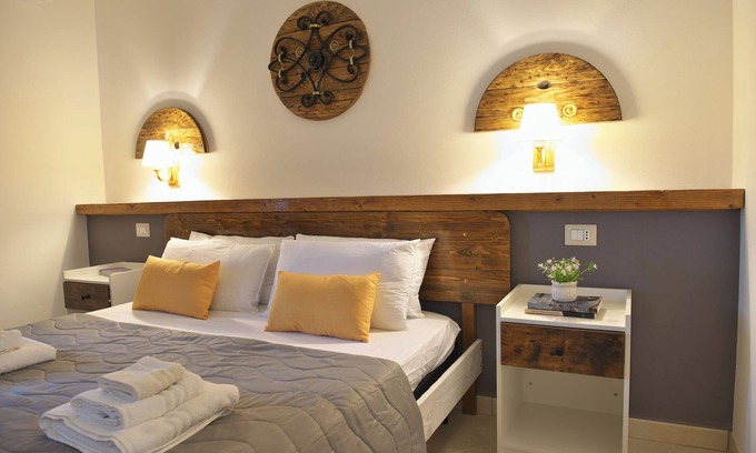 Olmedo House | Charming Menhir One Bedroom Guest House for Two