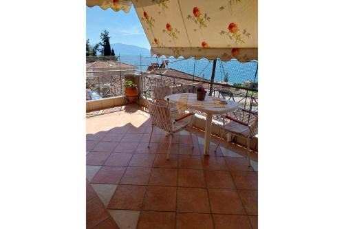 Menidion Apartment | Family-Friendly Menidi Apartment with Wheelchair Access