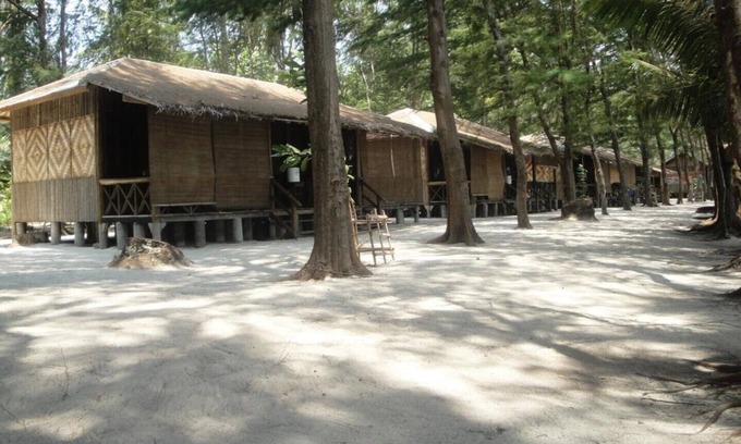 Karimunjava House | Menjangan Resort: Ocean Views, White Sand & Family-Friendly