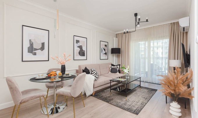 Mirow Apartment | Discover Mennica Residence: 1 Bedroom in Vibrant Warsaw