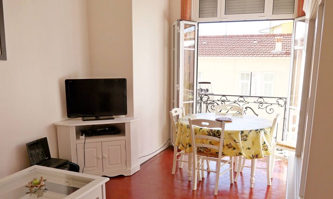Old Town Hotel | MENTON CENTER 3 ROOMS APARTMENT 100 METERS FROM WIFI BEACHES