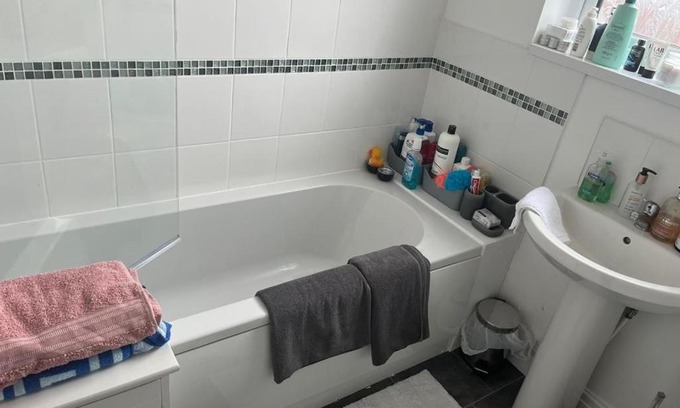 Hoylake House | Relax at Meols Beach: Your Budget-Friendly Escape