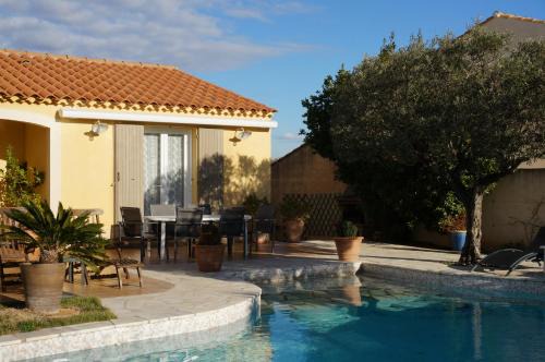 Sausset-les-Pins Bed & Breakfast | Oceanfront Escape at Mer et Soleil - Guest Rated 8.9/10