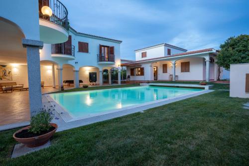Posada Apartment | Discover Mera Apartments: Oceanfront Bliss with 9.9/10 Rating