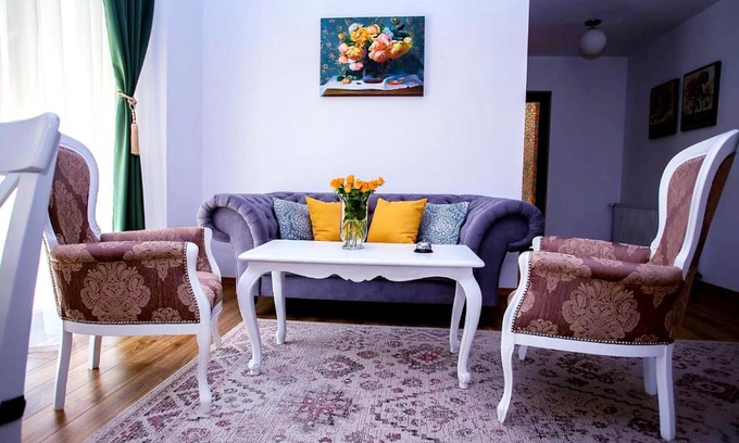 Mera House | Guest Rated 10/10: Mera Hills House with Hot Tub & Breakfast