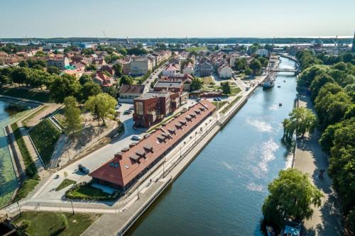 Old Town Apartment | Elegant Merchant Signature Suites: Top-Rated Family Getaway