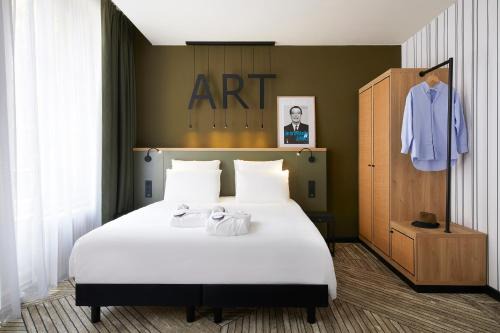 Metz-Centre – Ancienne Ville Hotel | Elegant Mercure Grand Hôtel Metz Centre: Pet-Friendly Oasis