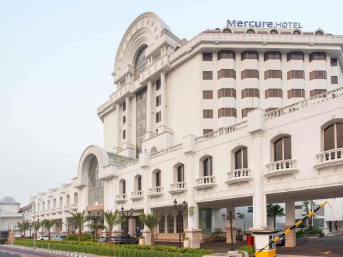 Old Jakarta Hotel | Elegant Mercure Jakarta Batavia: Pool, Spa & Ocean Views