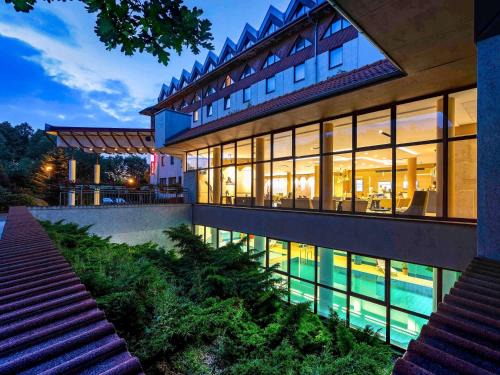 Jelenia Gora Hotel | Discover Mercure Jelenia Góra: Pet-Friendly with Pool