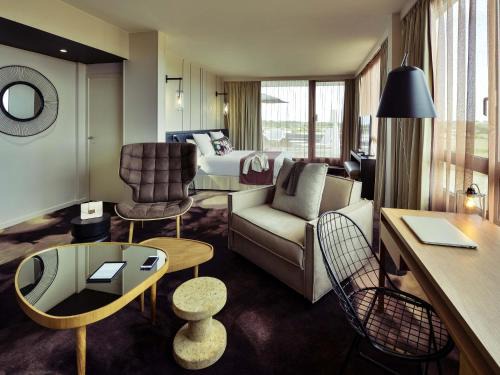 Genas Hotel | Enchanting Mercure Lyon Genas Eurexpo: Pet-Friendly Retreat