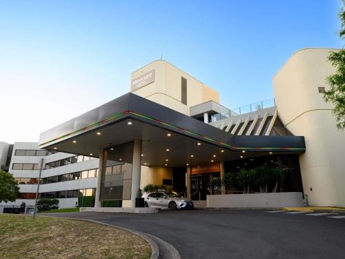 Jamisontown Hotel | Relax at Mercure Penrith: Family-Friendly with Pool & Breakfast