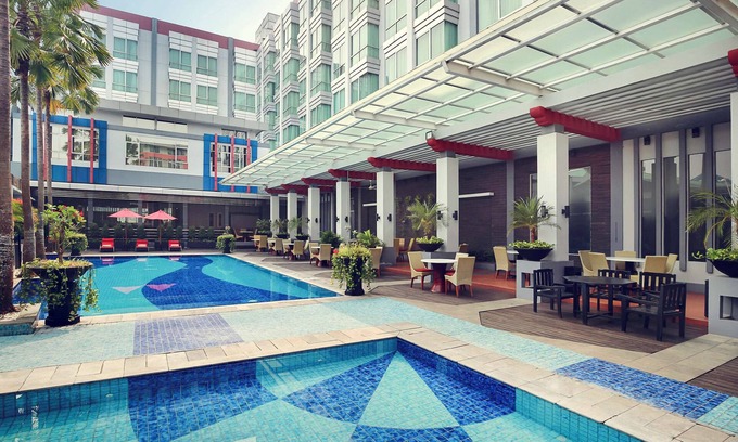 Pontianak Hotel | Relax at Mercure Pontianak City Center with Pool & Spa