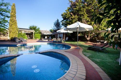 Echuca Hotel | Relax at Mercure Port of Echuca with Pool & Ocean Views