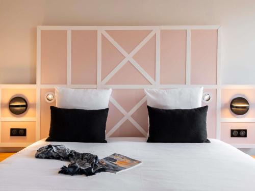 Quartier Saint-Marc - Croix de Pierre - Saint-Nicaise Hotel | Comfortable Mercure Rouen Centre with Pet-Friendly Amenities