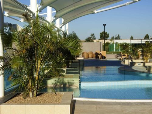 Prestons Hotel | Top-Rated Mercure Sydney Liverpool with Ocean View & Pool
