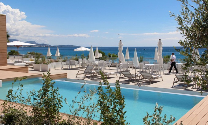 Villeneuve Loubet Beach Hotel | Relax at Mercure Villeneuve Loubet Plage with Pool & Spa