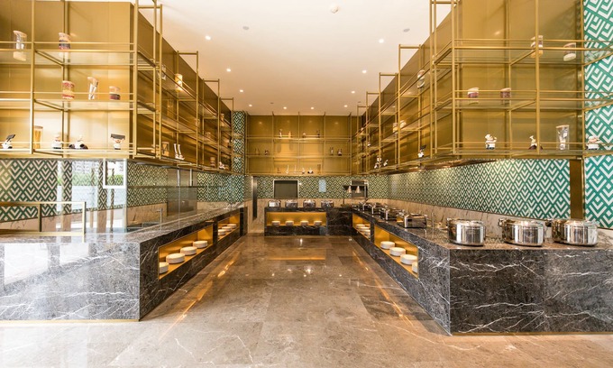 Yanta Qu Hotel | Explore Mercure Xian Qujiang: Family-Friendly Stay with Breakfast