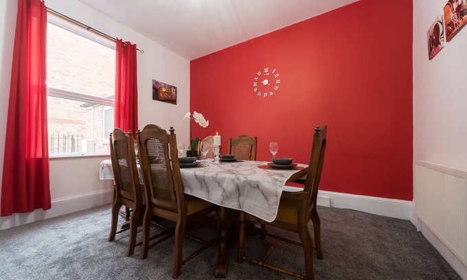 Hull House | Family-Friendly Stay at Mercy Way by Jesouth with Breakfast