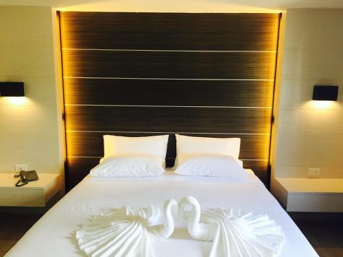 Ban Wang Hom Hotel | Discover Merdelong Hotel: Family-Friendly and Budget-Styled