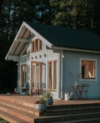 Haademeeste House | Delightful Mereäärne Helesinine Suvemaja - Pet Friendly Retreat