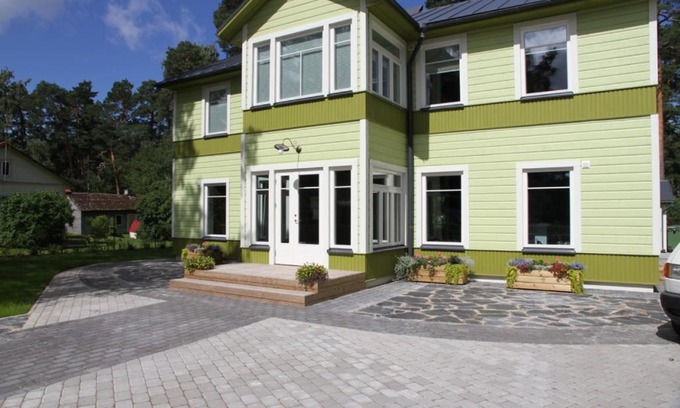 Haljala Parish Apartment | Oceanfront Retreat: Mere 38 Apartments with Family Amenities