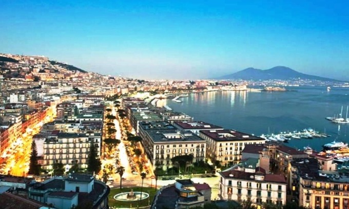 Mergellina Apartment | Stay at Mergellina Relais 70: Oceanfront Bliss Awaits