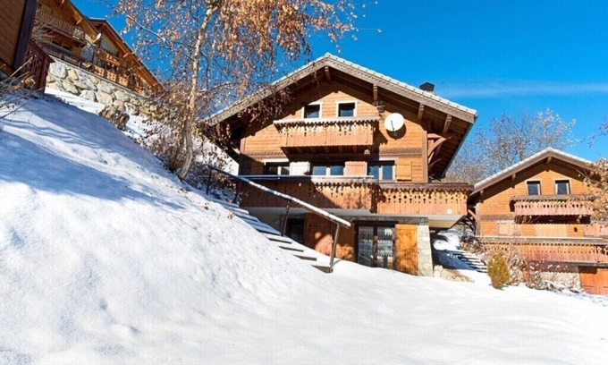Les Allues Ski Chalet | Scenic Meribel Les Allues Ski Chalet with Mountain Views