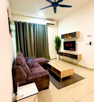 Masai Apartment | Oceanfront Meridin Bayvue Homestay with Private Pool