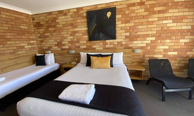 St. George Hotel | Discover Merino Motor Inn: Family-Friendly with Pool & Dining