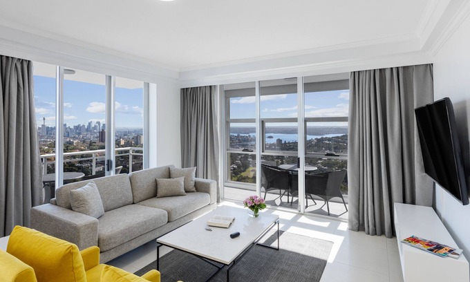 Bondi Junction Apartment | Premium Meriton Suites Bondi Junction with Pool & Spa Access