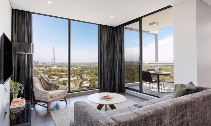Chatswood Apartment | Experience Meriton Suites Chatswood: 5-Star Comfort & Pool