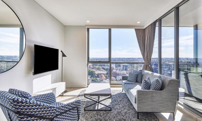 Liverpool Hotel | Unforgettable Stay at Meriton Suites Liverpool - 5 Star Comfort